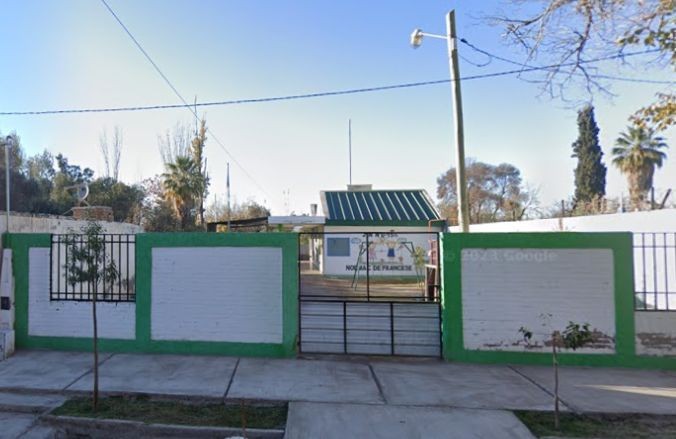 UN ADULTO MAYOR HABRÍA AMENAZADO DE MUERTE A MENORES EN LA PUERTA DE LA ESCUELA