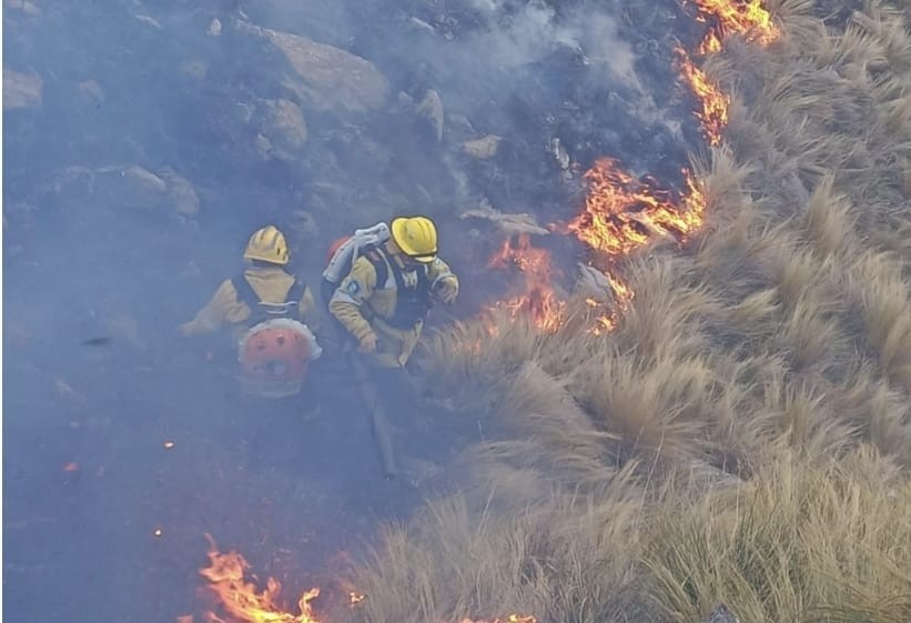 CÓRDOBA: YA SE QUEMARON MÁS DE 23.000 HECTÁREAS Y EL FUEGO CONTINÚA